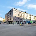 City Centre 1-Bed Flat, Sleeps 3